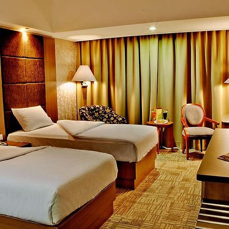 Treva International Otel Cakarta Dış mekan fotoğraf