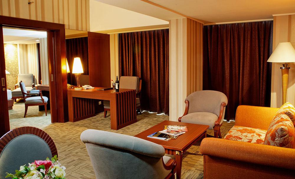 Treva International Otel Cakarta Dış mekan fotoğraf