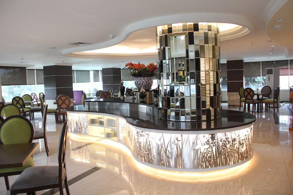 Treva International Otel Cakarta Dış mekan fotoğraf