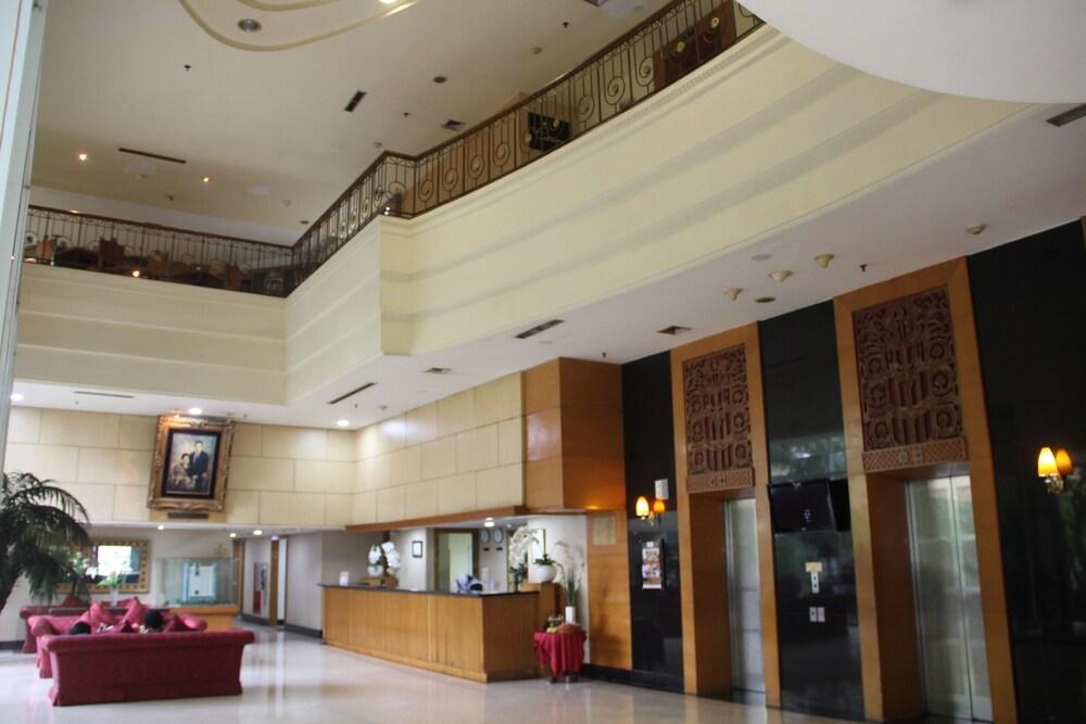 Treva International Otel Cakarta Dış mekan fotoğraf
