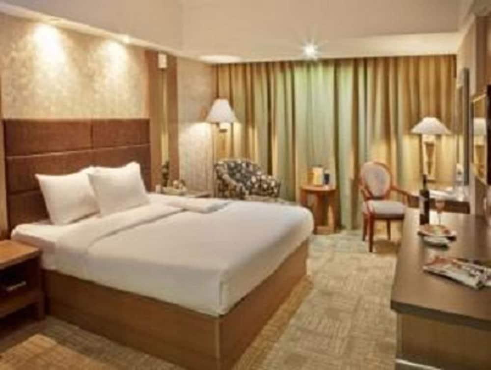 Treva International Otel Cakarta Dış mekan fotoğraf