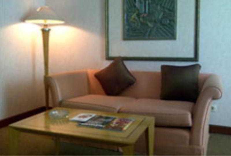 Treva International Otel Cakarta Dış mekan fotoğraf