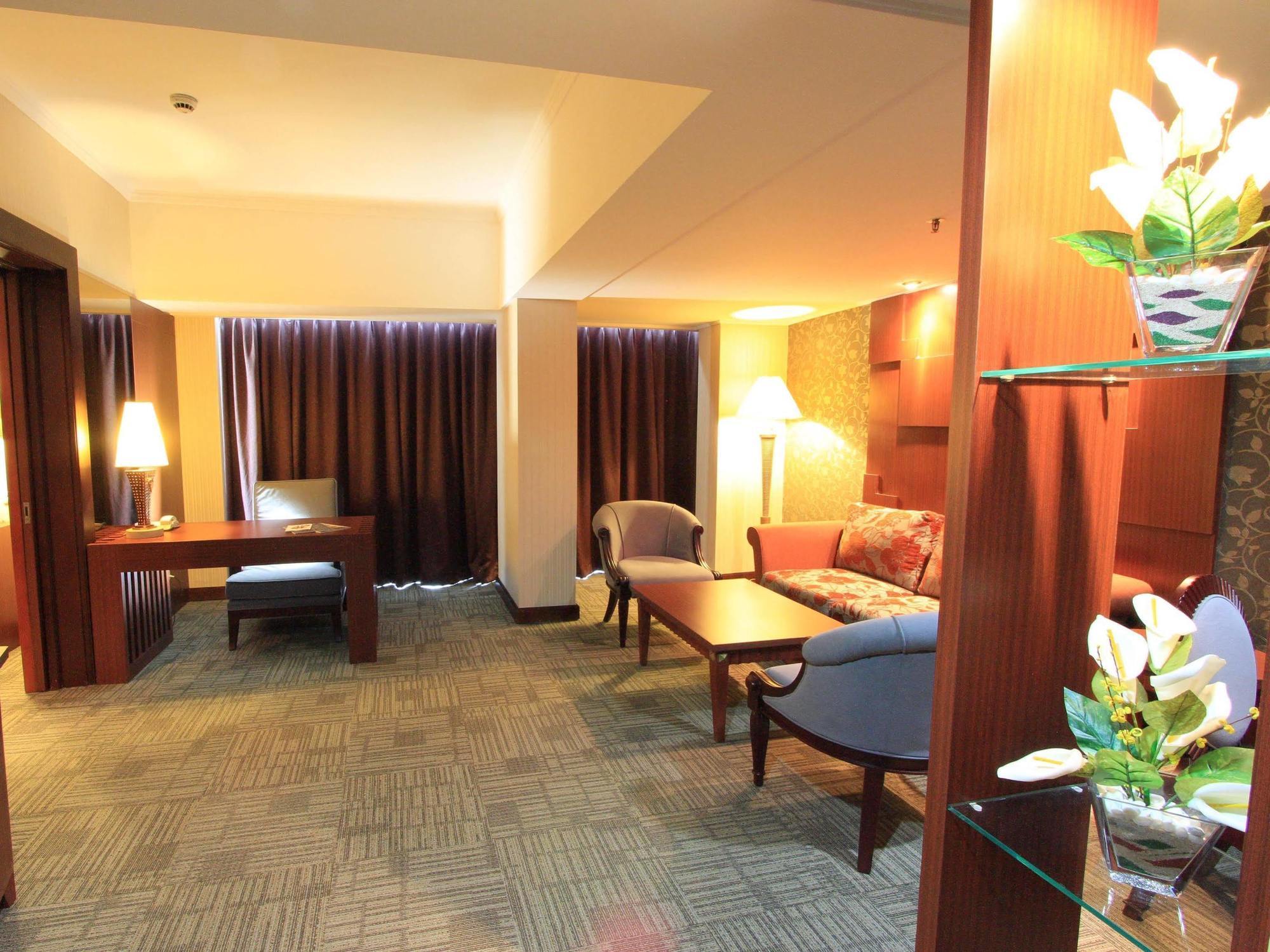 Treva International Otel Cakarta Dış mekan fotoğraf
