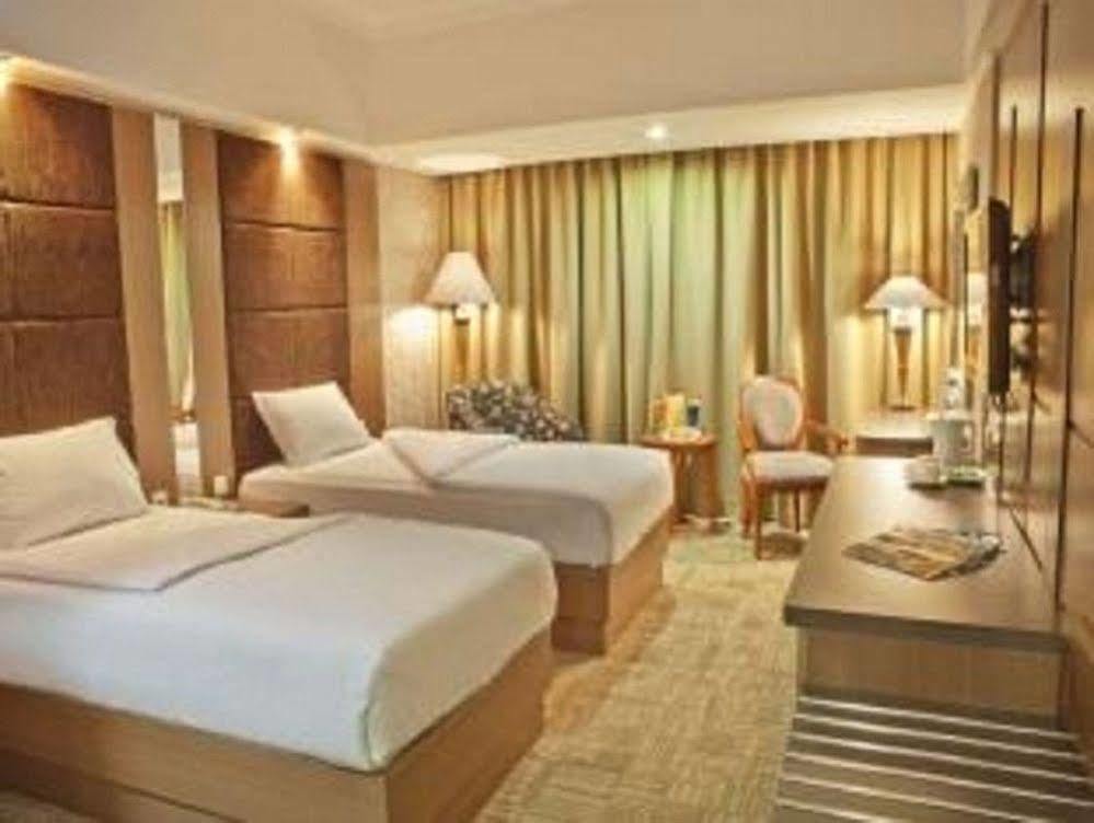 Treva International Otel Cakarta Dış mekan fotoğraf