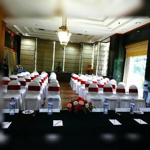Treva International Otel Cakarta Dış mekan fotoğraf
